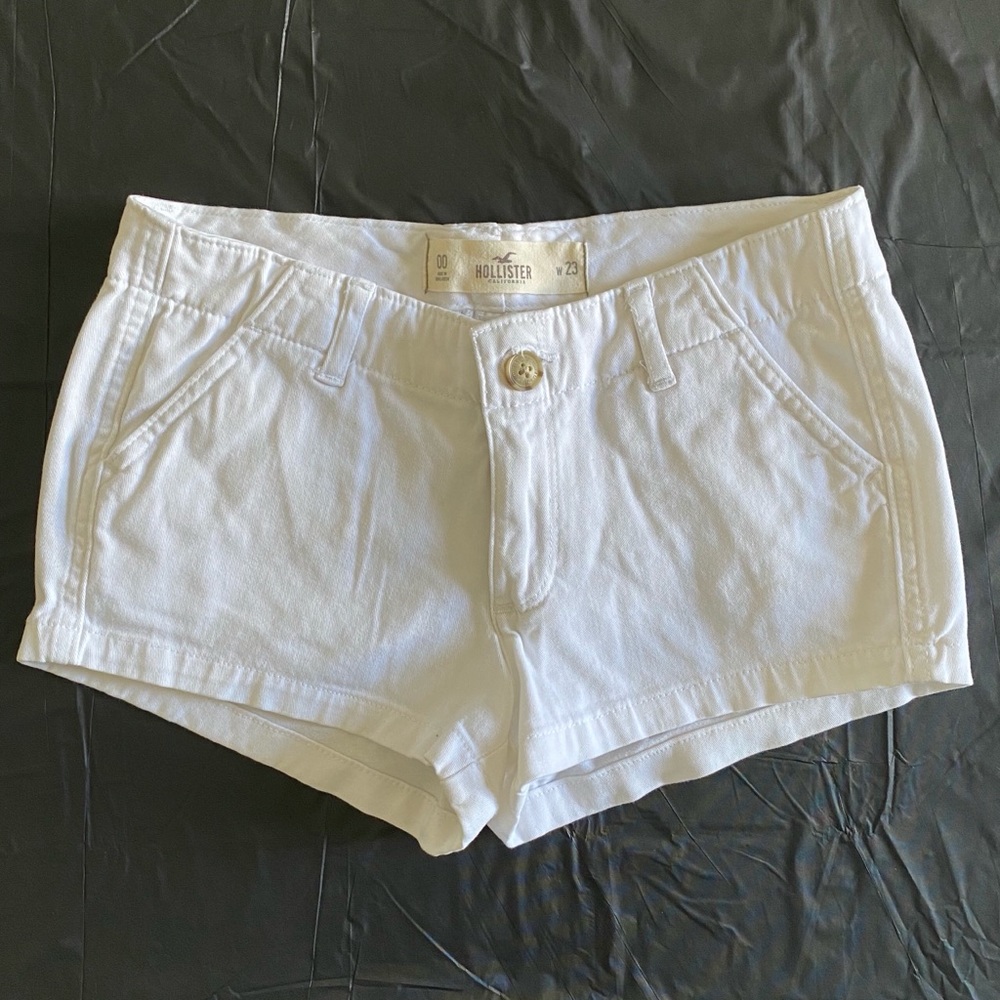 White Hollister shorts size 00 or w23